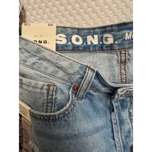 S.O.N.G. High Rise Mom Shorts - Picture 4 of 10